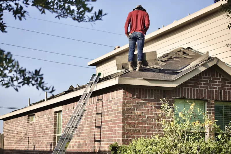 Professional roofer working on a residential roof in Quebec